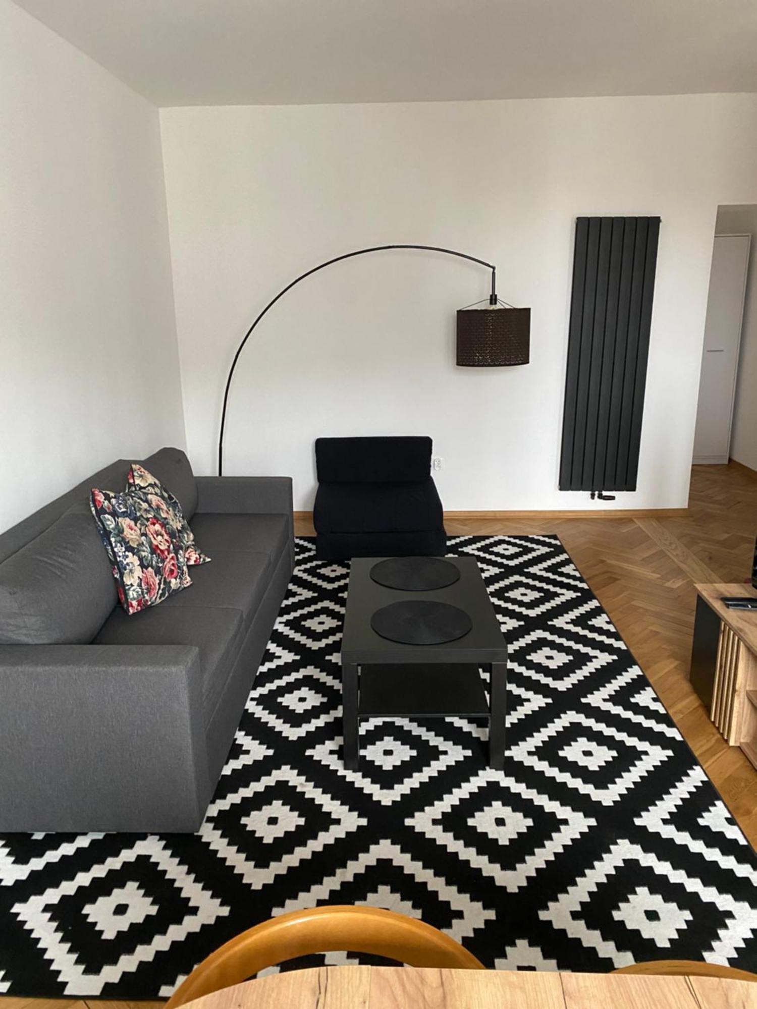 Ohmyhome - Plac Pieciu Rogow - Centrum Varšava Exteriér fotografie